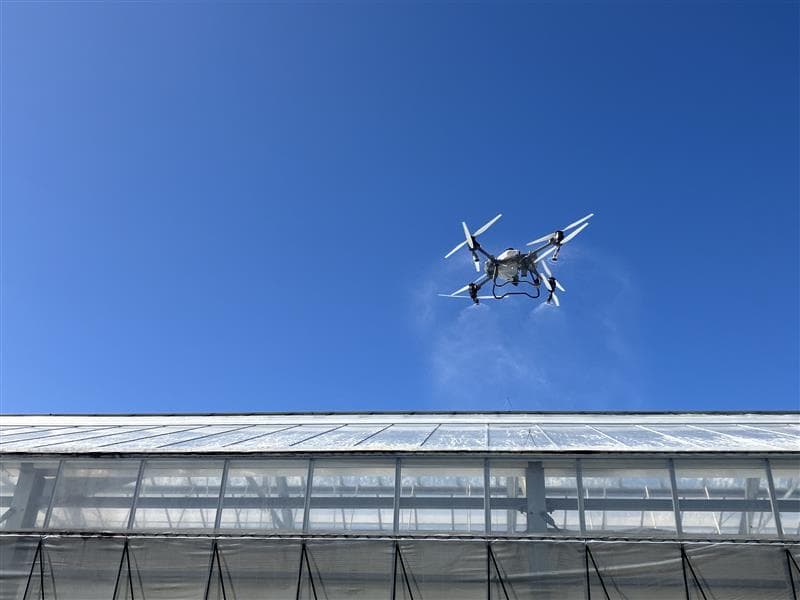 日本ペイントホールディングス 園芸施設向け高機能遮熱剤 ドローン散布用を共同開発